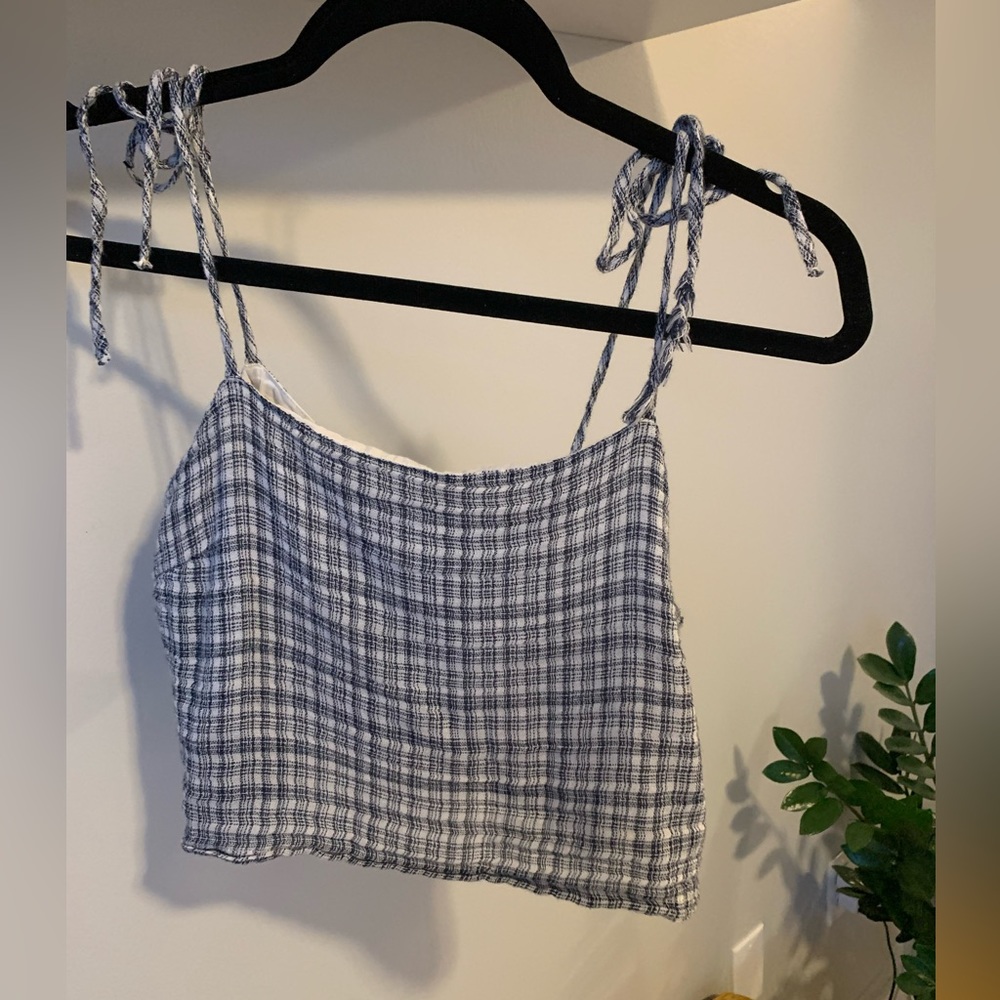 American eagle black and white crop top